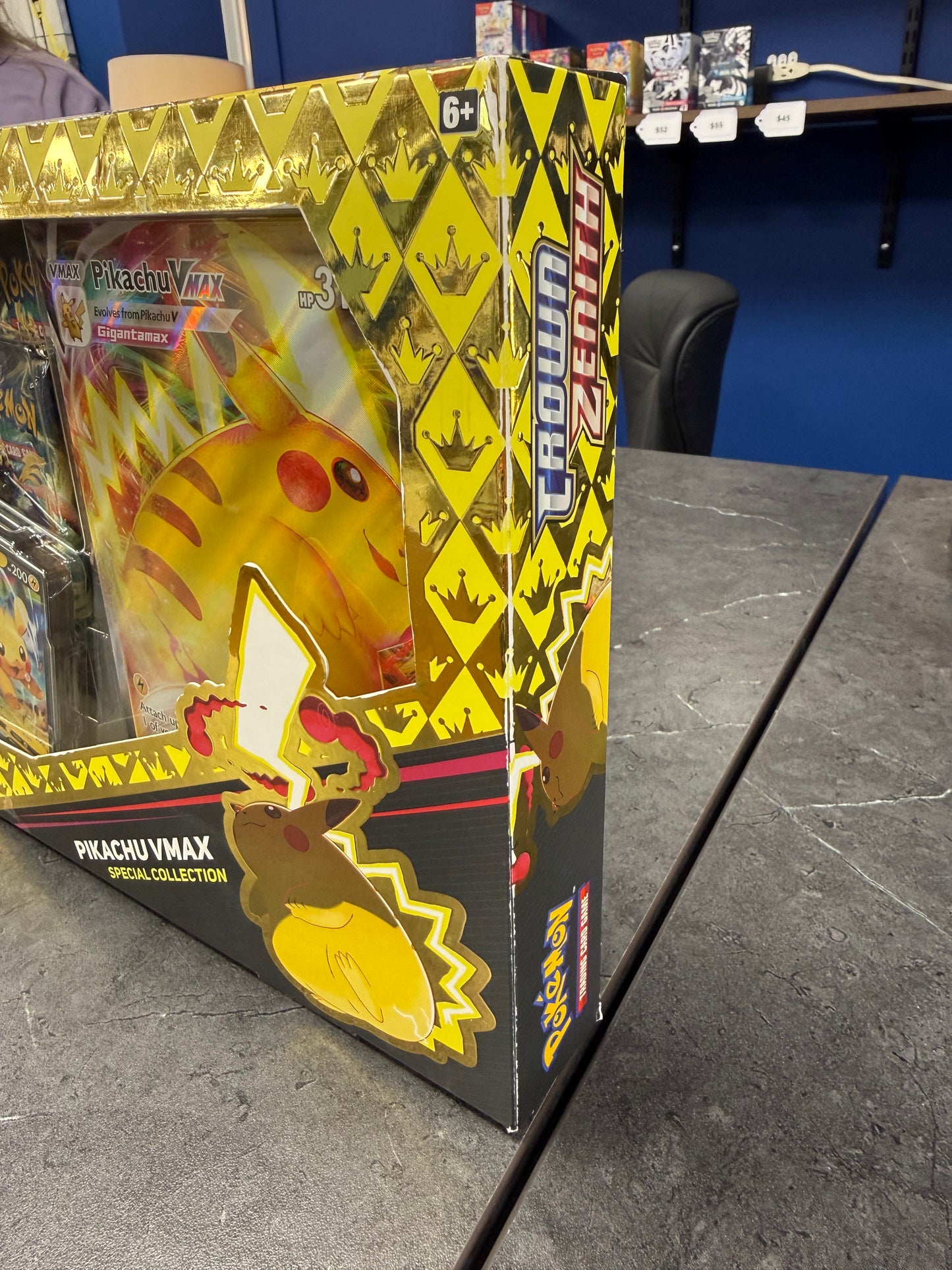 Pikachu VMAX Special Collection Crown Zenith (wear, see pics)