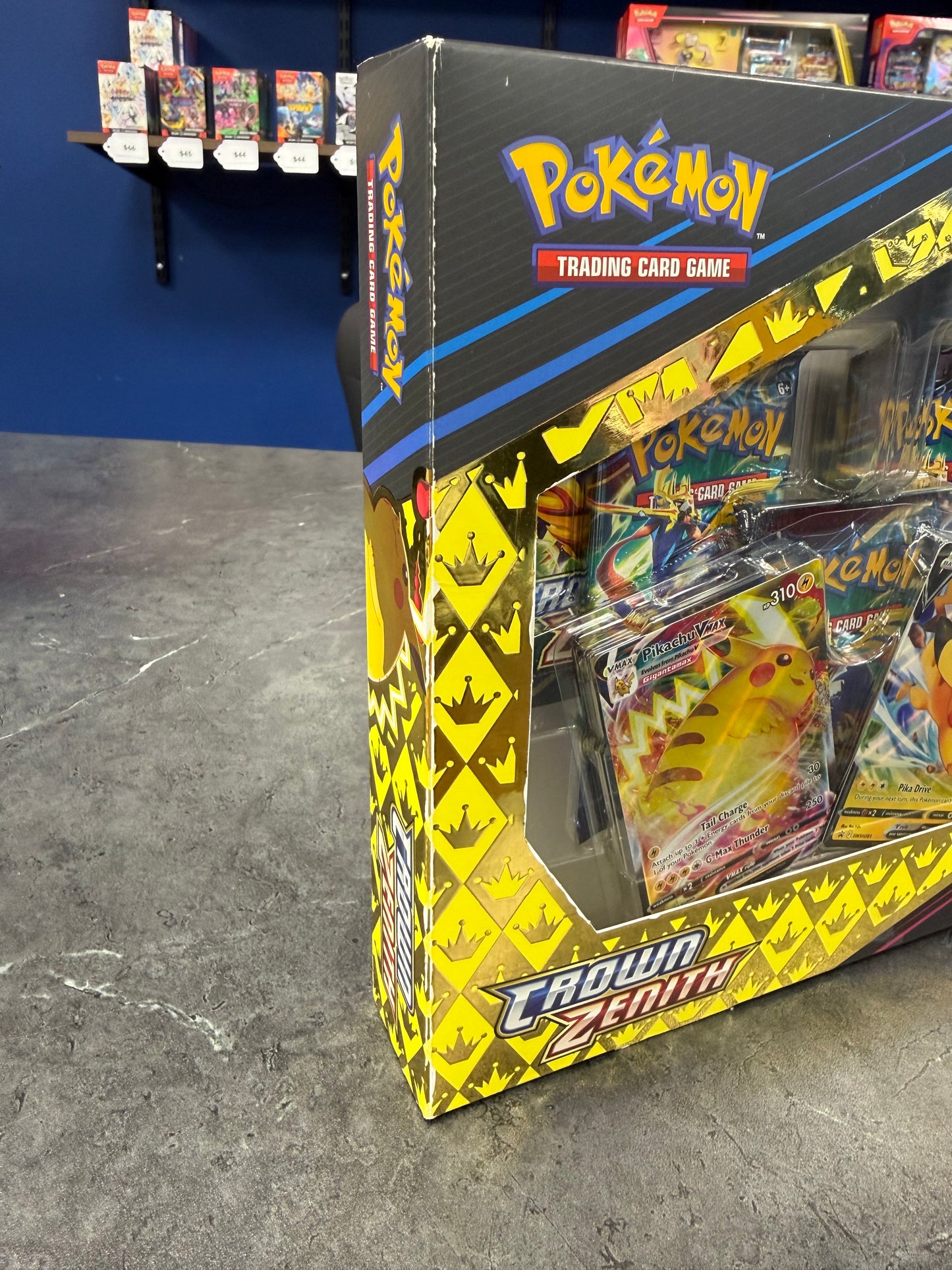 Pikachu VMAX Special Collection Crown Zenith (wear, see pics)