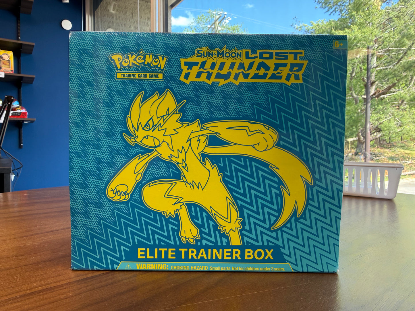 Lost Thunder Elite Trainer Box