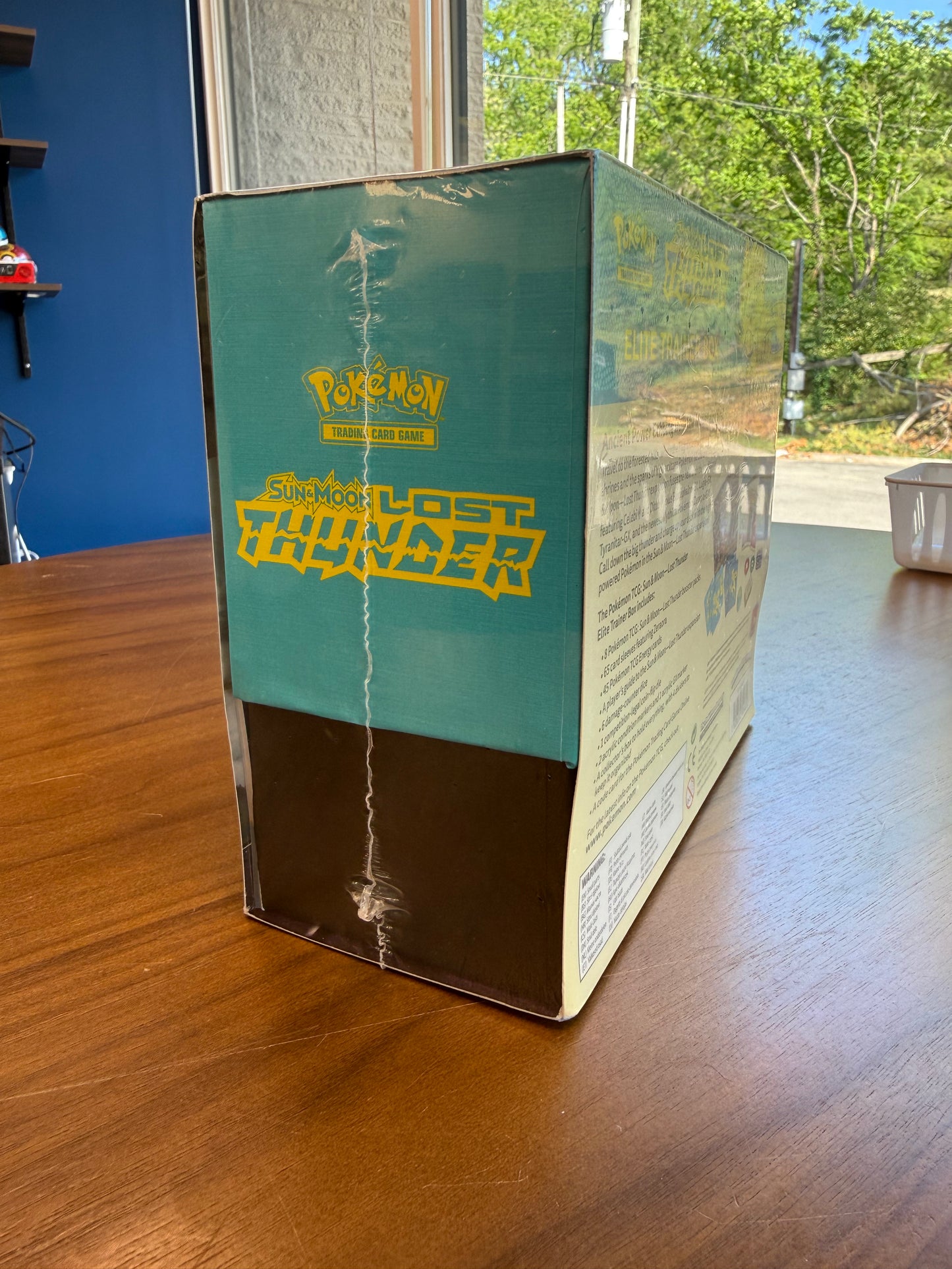 Lost Thunder Elite Trainer Box