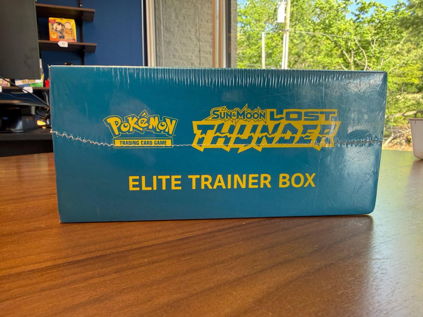 Lost Thunder Elite Trainer Box