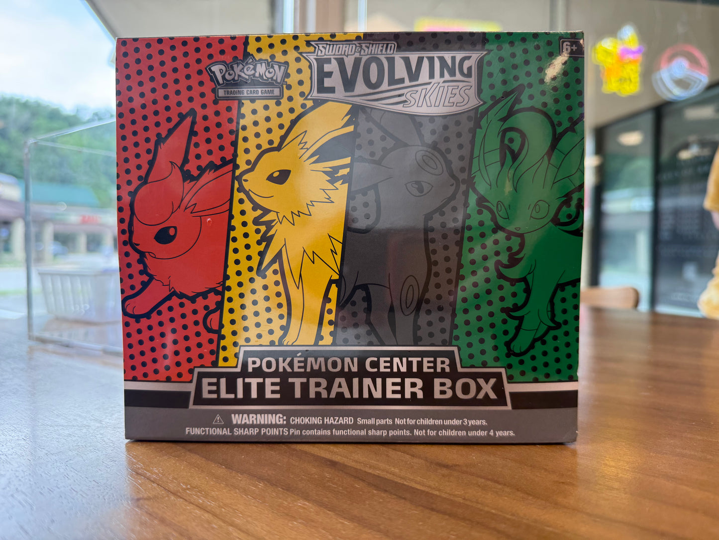 Evolving Skies Pokemon Center Elite Trainer Box [Flareon/Jolteon/Umbreon/Leafeon] w/ Acrylic
