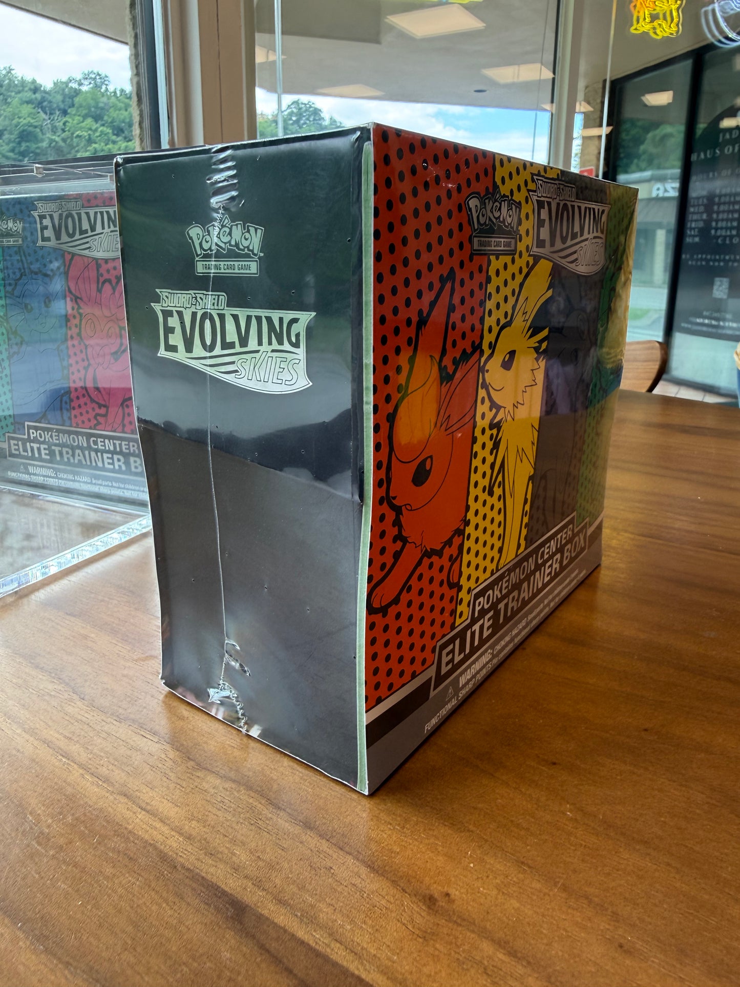 Evolving Skies Pokemon Center Elite Trainer Box [Flareon/Jolteon/Umbreon/Leafeon] w/ Acrylic