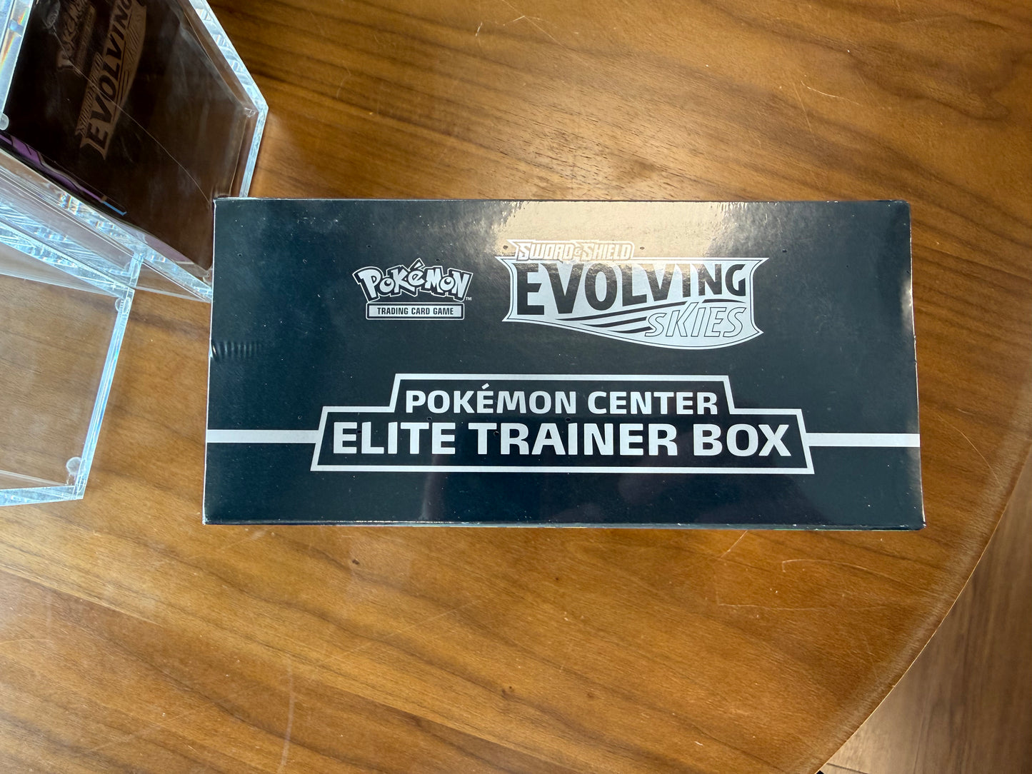 Evolving Skies Pokemon Center Elite Trainer Box [Flareon/Jolteon/Umbreon/Leafeon] w/ Acrylic