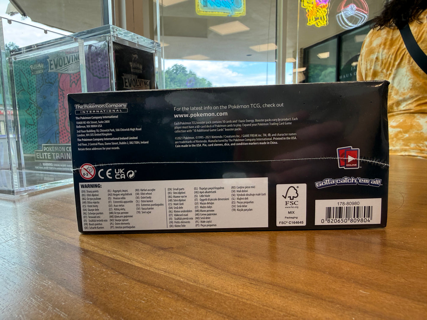Evolving Skies Pokemon Center Elite Trainer Box [Flareon/Jolteon/Umbreon/Leafeon] w/ Acrylic